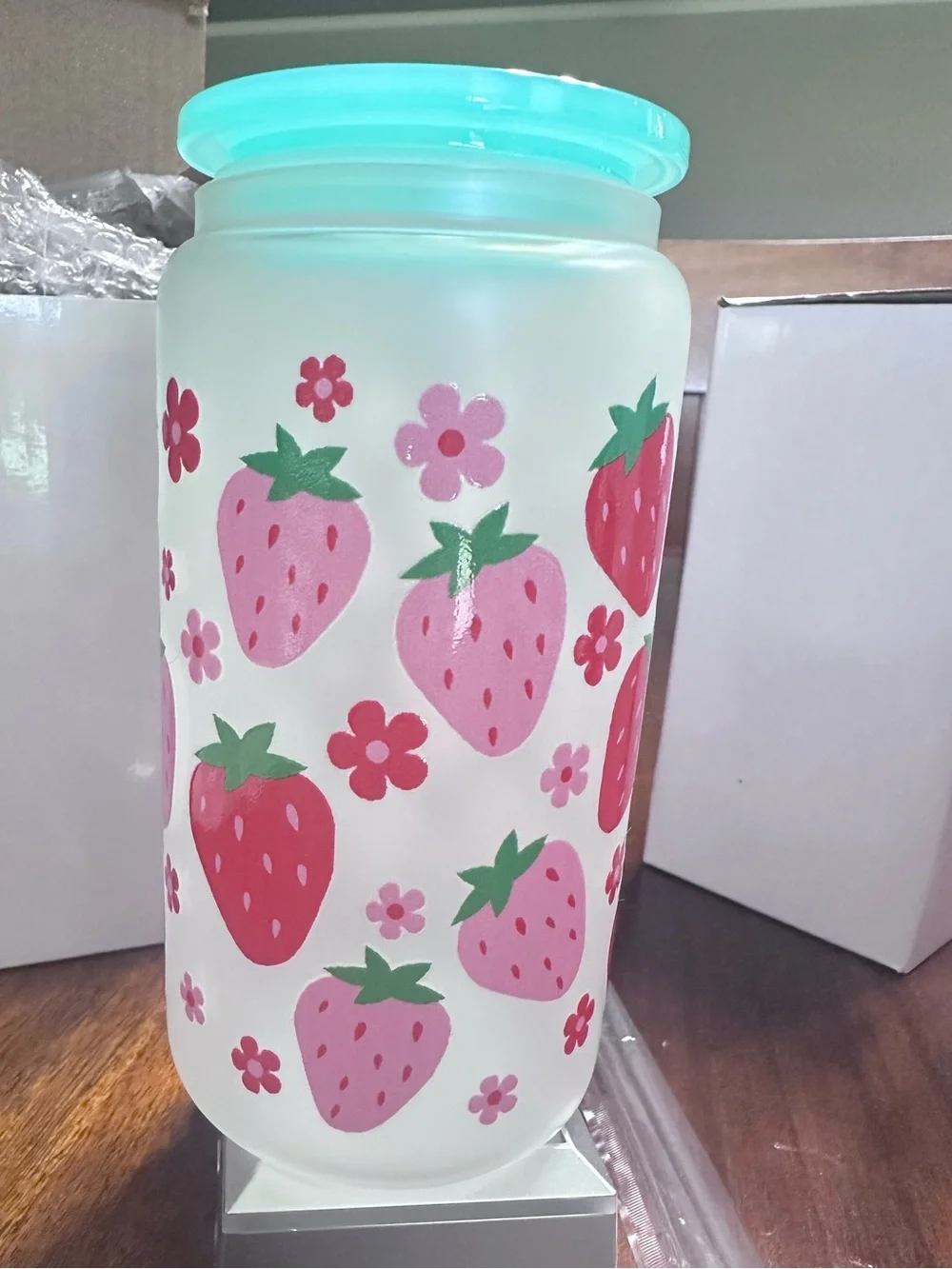 Strawberry-design Vibrio tumbler 🍓